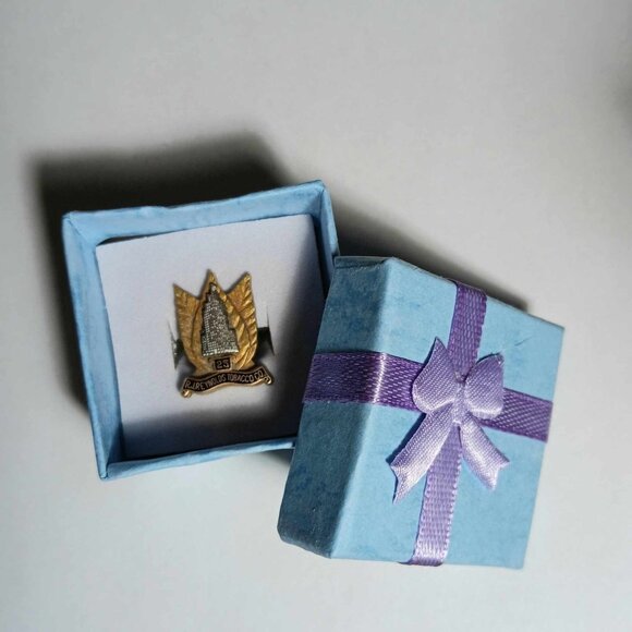 Vintage 25 Years RJ Reynolds Tobacco Lapel-Tie Pin *Original* - RARE FIND - Picture 1 of 3